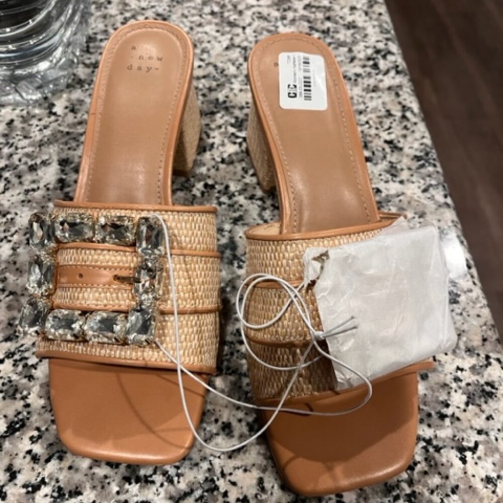 A New Day Women's Kathleen Raffia Buckle Block Heels Size 9.5 Beige Rhinestone